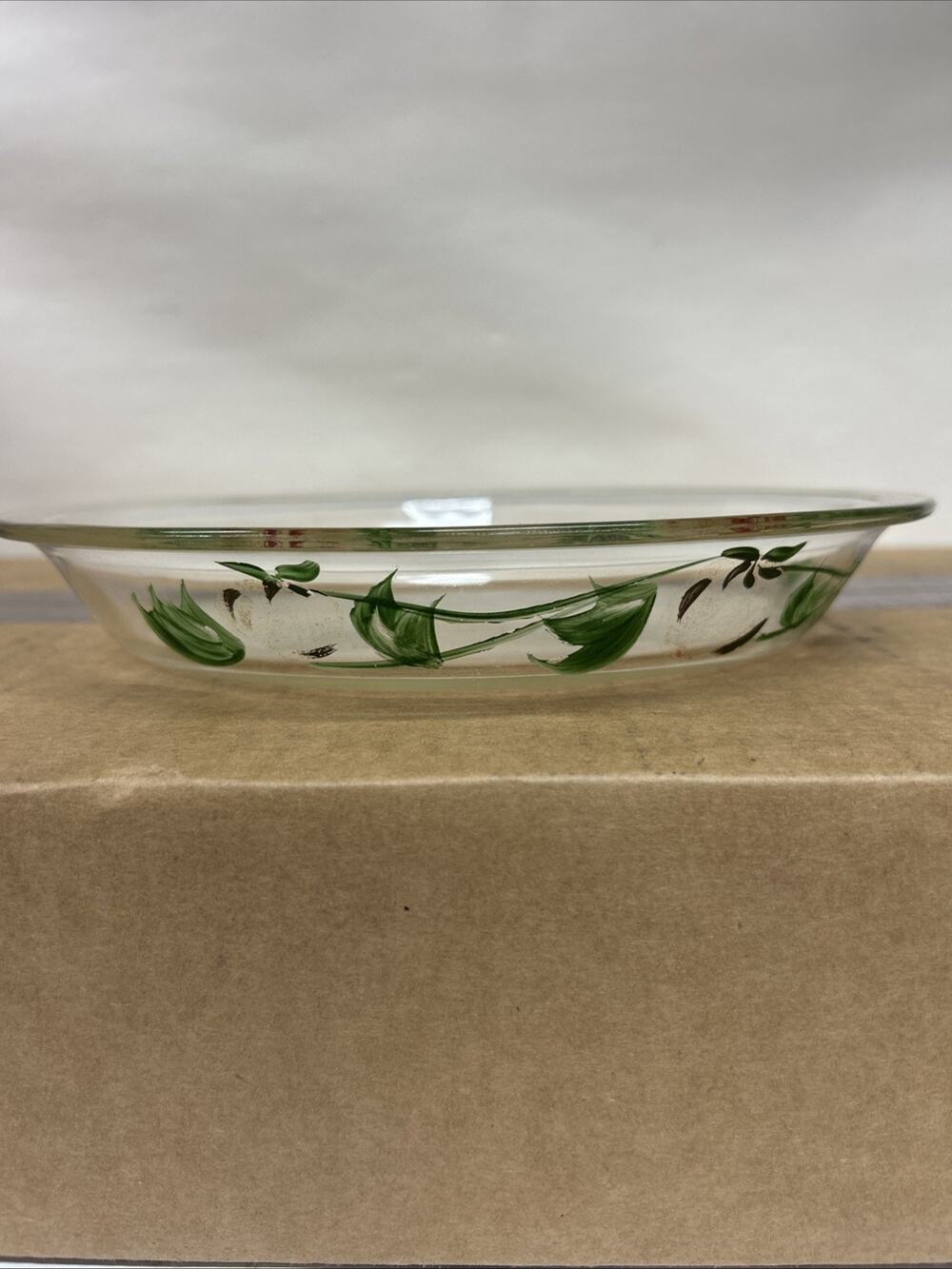 Pyrex 9” Glass Pie Pan Apple Decoration Embellishments GREAT COND
